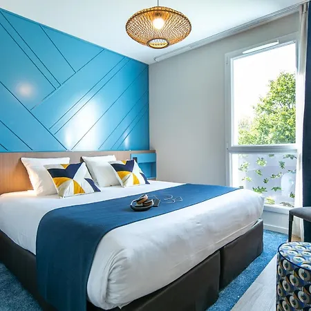 Otel The Originals Boutique Restaurant Saint James, 3*