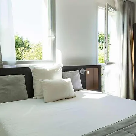 The Originals Boutique Restaurant Saint James, Hotel 3*