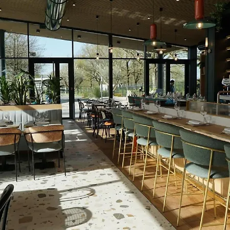 The Originals Boutique Restaurant Saint James, Otel