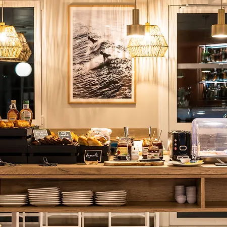 מלון Restaurant Saint James, The Originals Boutique 3*