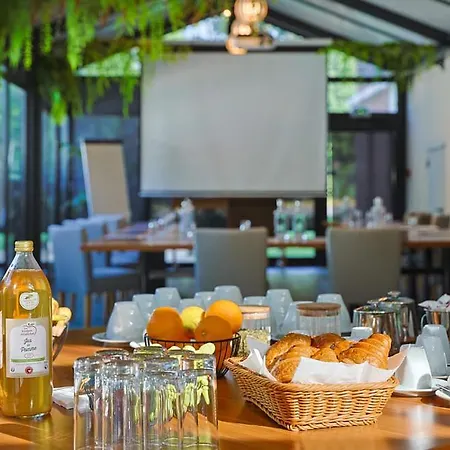 Restaurant Saint James, The Originals Boutique 3* מונטגו