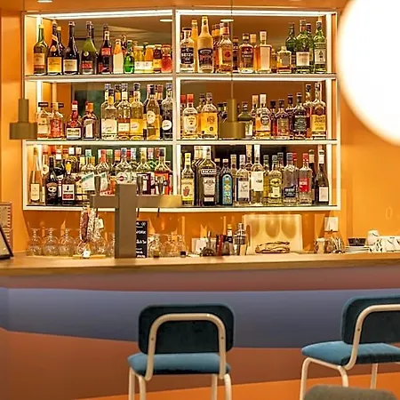 Отель Restaurant Saint James, The Originals Boutique Монтегю