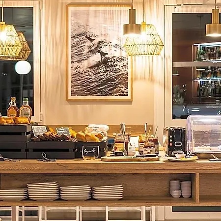 Restaurant Saint James, The Originals Boutique Отель