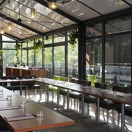 Отель Restaurant Saint James, The Originals Boutique Монтегю