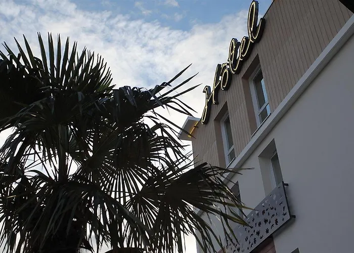 Restaurant Saint James, The Originals Boutique Отель 3*